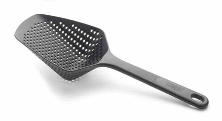 JJ - Łyżka cedzakowa L Scoop™ Plus, czarno-szara