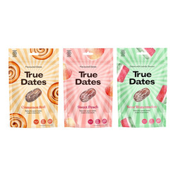 Zestaw smaków: 1x True Dates Cinnamon Roll daktyle o smaku karmelowym 100g, 1x True Dates Watermelon daktyle o smaku arbuza 100g i 1x 	 True Dates Sweet Peach daktyle o smaku słodkiej brzoskwini 100g 