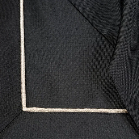 Obrus z srebrną lamówką szerokość: 145 cm, długość: 300 cm, kolor: czarny