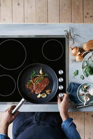 WMF- Patelnia 28 cm, Steak Profi