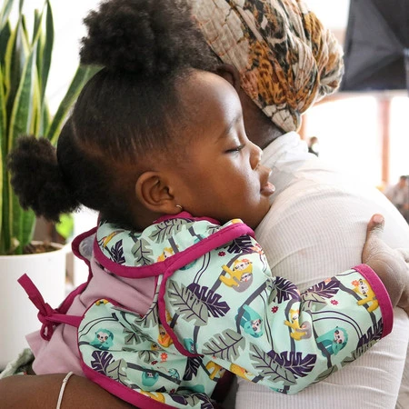 Close, Śliniak ubranko dla dzieci, Leniwiec, STAGE 4