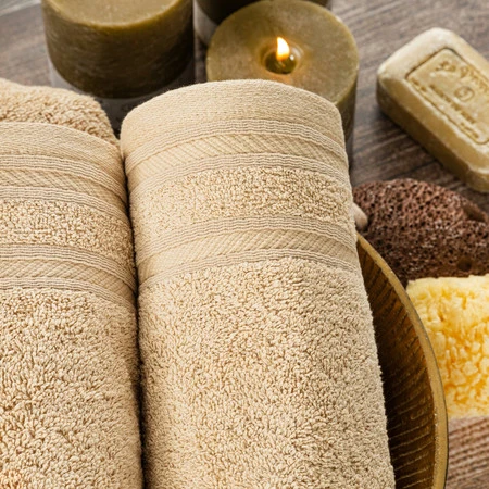 Ręcznik z ozdobną bordiurą w pasy szerokość: 50 cm, długość: 90 cm, kolor: kremowy