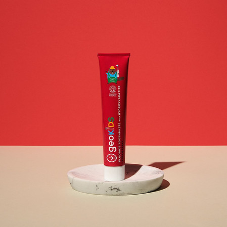 Georganics, GeoKids, Naturalna pasta do zębów dla dzieci, z Hydroksyapatytem i Fluorem, Smak truskawkowy, 3+, 75 ml