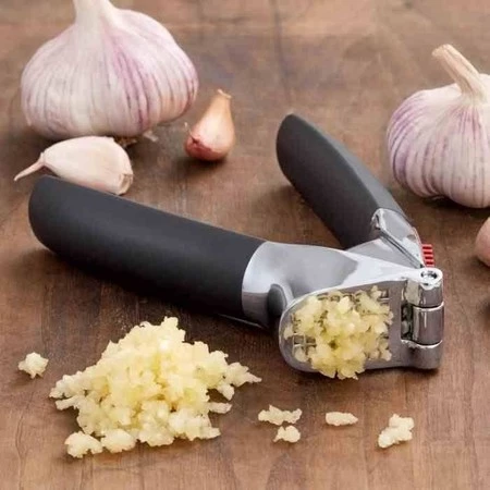 OXO-Praska do czosnku, czarna, Good Grips