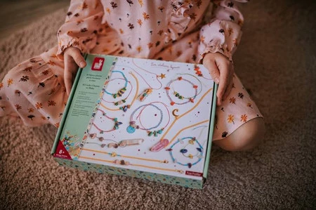 Janod Zestaw kreatywny do tworzenia biżuterii z kamieniami przynoszącymi szczęście 8+