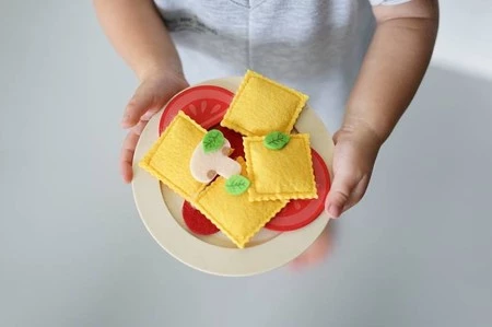 Janod Filcowy zestaw makaronów i akcesoria do przyrządzania włoskiej pasty 3+