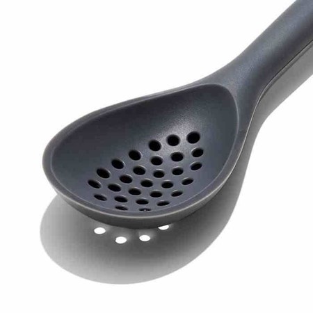 OXO-Łyżka cedzakowa silikonowa czarna, Good Grips