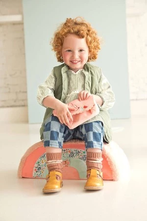 LILLIPUTIENS Drewniany jeździk 2 w 1 z miękkim siedziskiem i torebką Sarenka Stella 12 m+