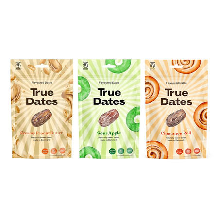 Zestaw smaków: 1x True Dates Creamy Peanut Butter 100g, 1x True Dates Sour Apple 100g i 1x True Dates Cinnamon Roll 100g