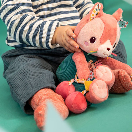 Lilliputiens Przytulanka aktywizująca wielofunkcyjna Kotka Jeanne 9 m+