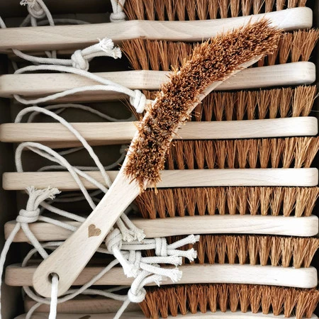 LullaLove, Ostra szczotka na rączce do szczotkowania ciała z włosiem z kokosu