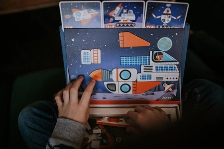 Janod Magnetyczna układanka Kosmos Magnetibook