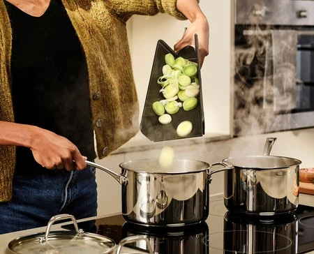 Joseph Joseph Deska Chop2Pot Plus Regular czarna