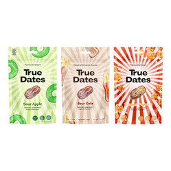 Zestaw smaków: 1x True Dates Sour Apple daktyle o smaku kwaśnego jabłka 100g, 1x True Dates Sour Cola daktyle o smaku coli 100g i 1x True Dates Caramel Popcorn daktyle o smaku karmelowego popcornu 100g
