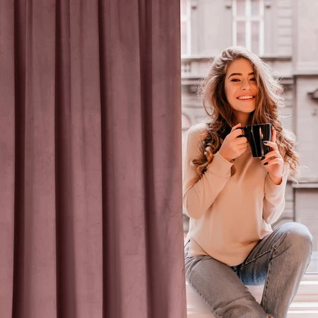 ZASŁONA GOTOWA D91 ROSA NA TAŚMIE 135 X 300 CM CIEMNORÓŻOWY