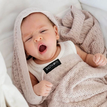 Lullalove, Kocyk bambusowy - motylek, pudrowy róż