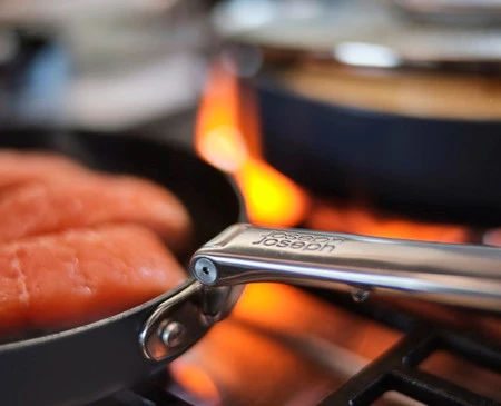 JJ-Patelnia 24cm ze składanym uchwytem Space